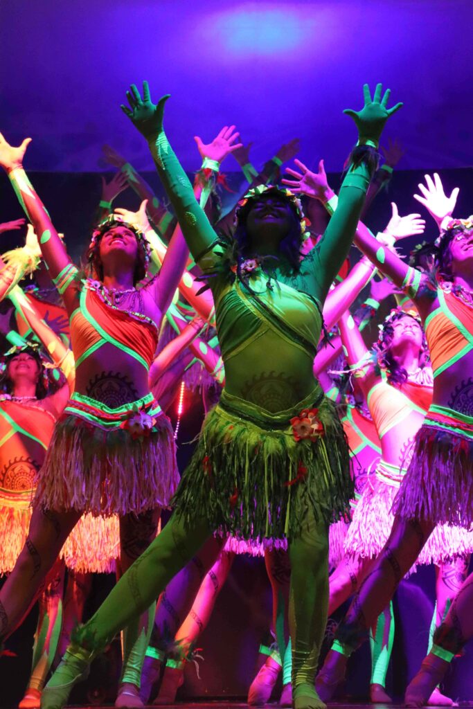 Tanzszene aus dem Tanz Hawaii