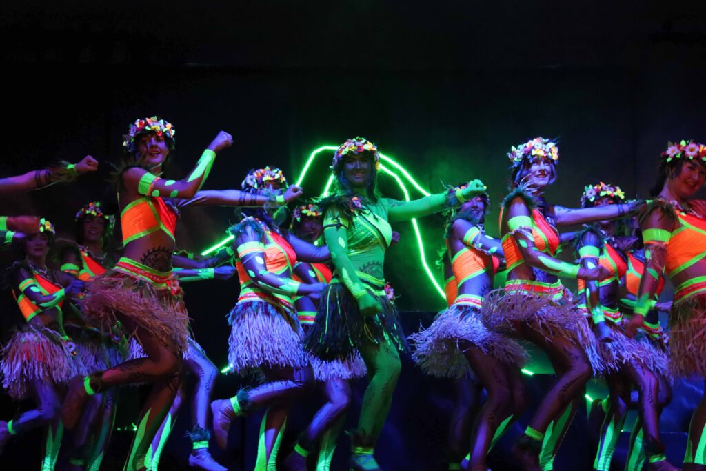 Tanzszene aus dem Tanz Hawaii